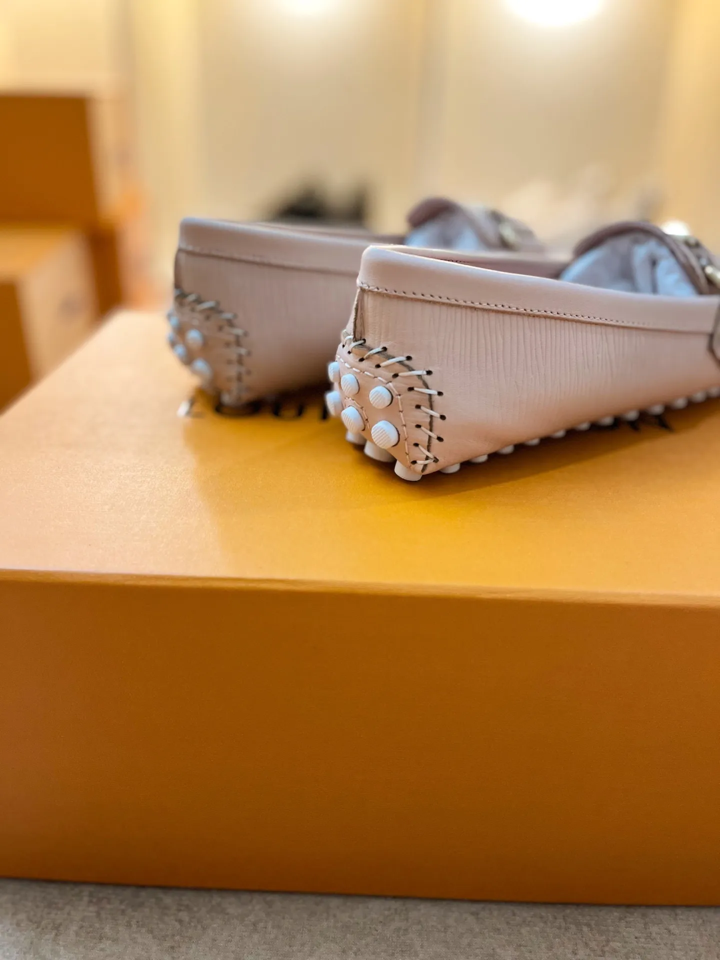 p460💰Couple model❤️🇫🇷 𝙇𝙤𝙪𝙞𝙨 𝙑𝙪𝙞𝙩𝙩𝙤𝙣 🇫🇷Louis Vuitton 2023 Classic𝓛𝓿 𝓣𝓻𝓪𝓲𝓷𝓮𝓻 Sports Series ➪➪➪¯ [Arizona Doudou Shoes Series] ▪️▪️▪️Arizona slip-on shoes are made of Monogram Eclipse canvas. Its hand-painted and dyed edges and hand-sewn uppers fully demonstrate Louis Vuitton's traditional shoemaking craftsmanship. This slip-on shoe is very lightweight. The integrated tongue and upper make it particularly comfortable and flexible. The soft outsole is equipped with rubber padding. Decorated with matching sash. Detailed features: ☑️Monogram Eclipse canvas ☑️Black Eclipse pattern ☑️Hand-painted shoe edges ☑️Hand-sewn uppers (each pair takes time to process) ☑️Integrated tongue and upper construction ☑️Outsole equipped with rubber lining ☑️size: 35_46